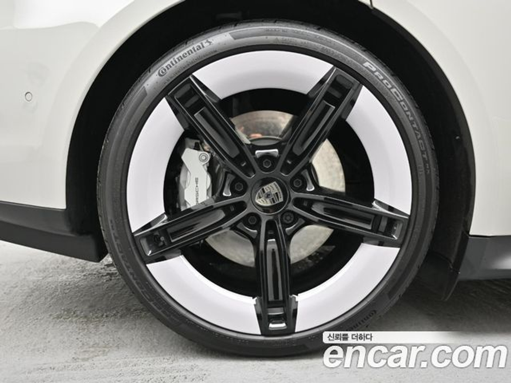 Porsche Taycan Turbo — 2025