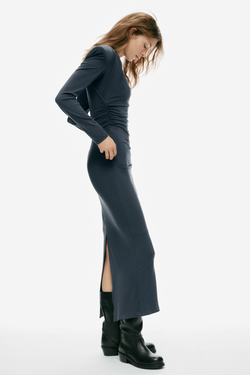 ZARA ПЛАТЬЕ МИДИ СО СБОРКАМИ И ПОДПЛЕЧНИКАМИ, СЕРЫЙ