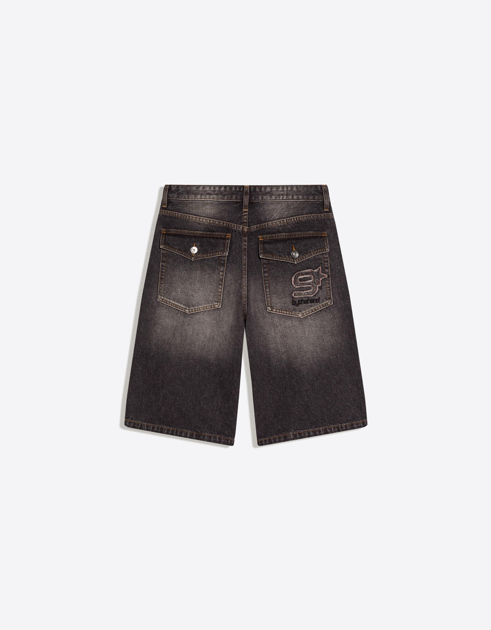 Мужские джинсовые бермуды с вышивкой - BERSHKA