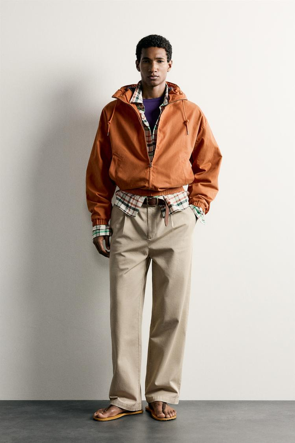 ZARA БРЮКИ ЧИНОС RELAXED FIT СО СКЛАДКАМИ, РЫЖЕВАТО-КОРИЧНЕВЫЙ