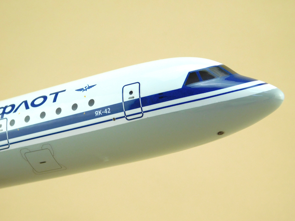 Модель самолета Як-42 (М1:100 Аэрофлот СССР-42524)