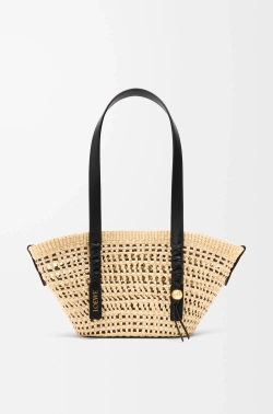 Loewe Небольшая плетеная сумка-корзина Braid из пальмы и телячьей кожи, натуральный/черный