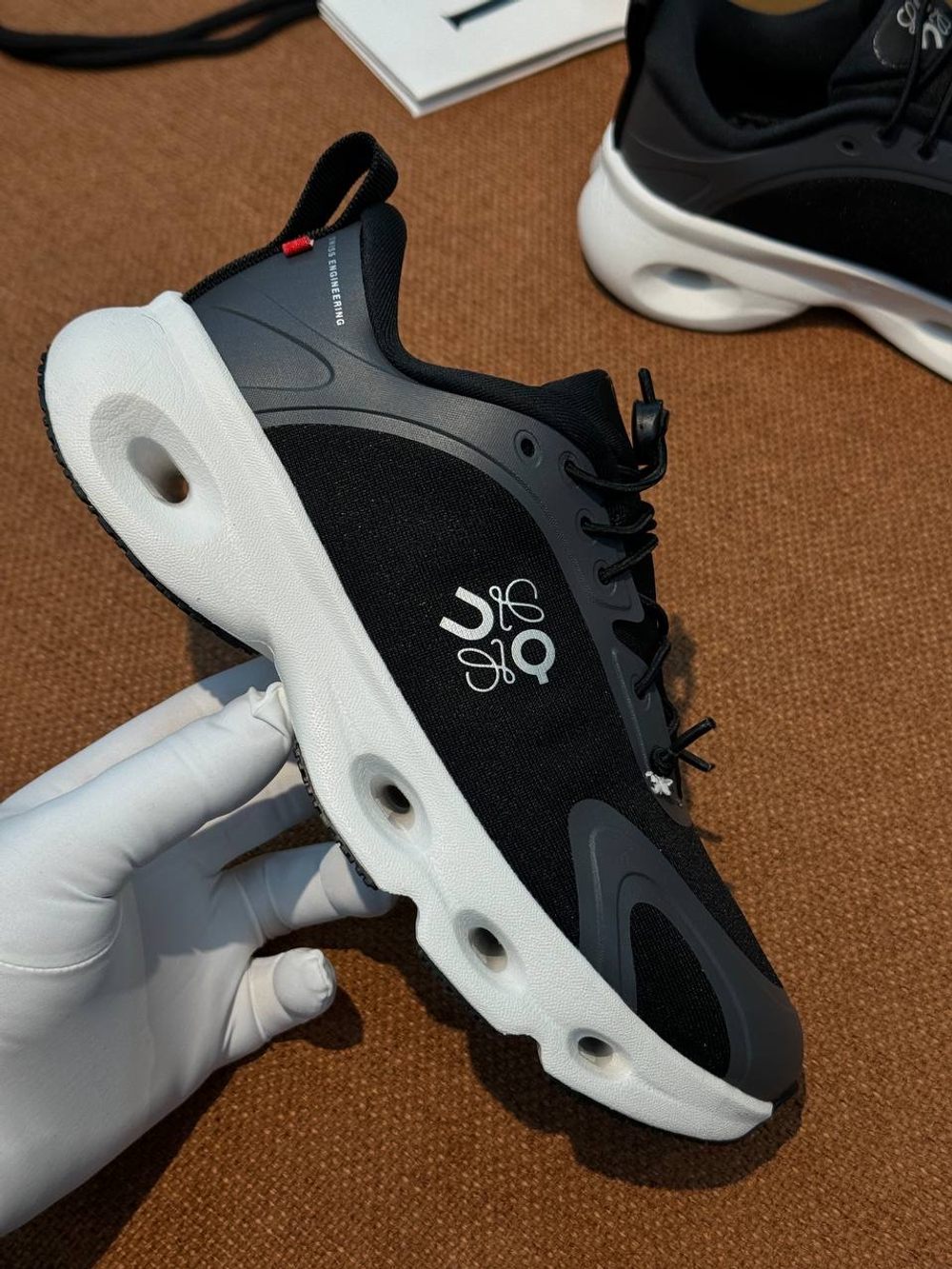 Кроссовки On Running x Loewe