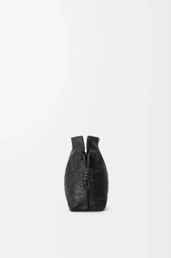 Loewe Мини-клатч Flamenco из страусиной кожи, черный
