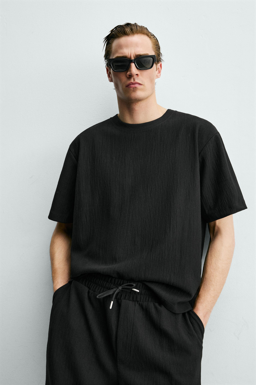 ФУТБОЛКА RELAXED FIT ИЗ РЕЛЬЕФНОЙ ТКАНИ — ZARA · 3992/430