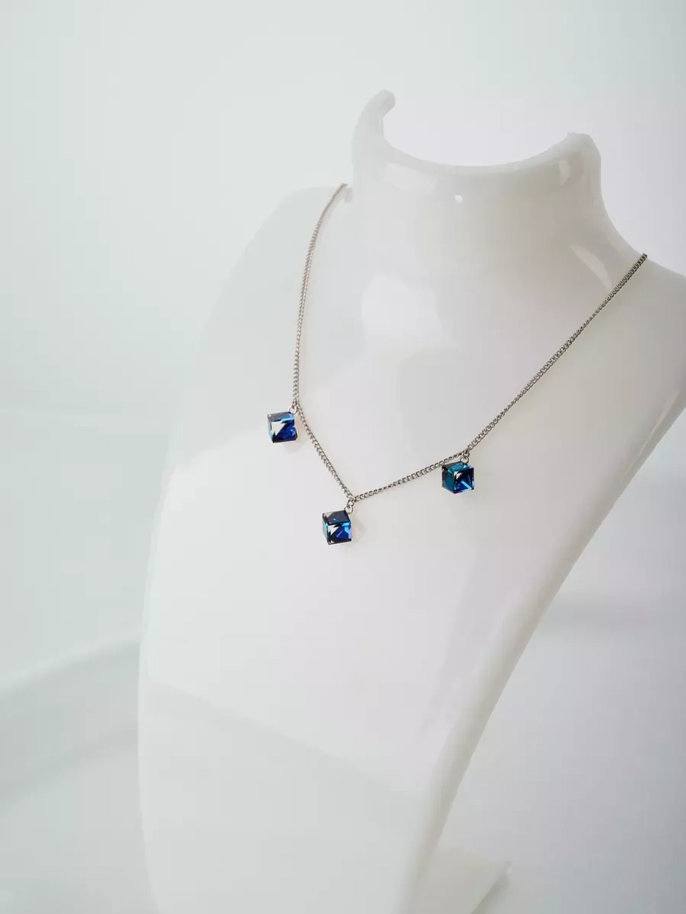 Колье Миражи с синими кристаллами-хамелеонами Swarovski
