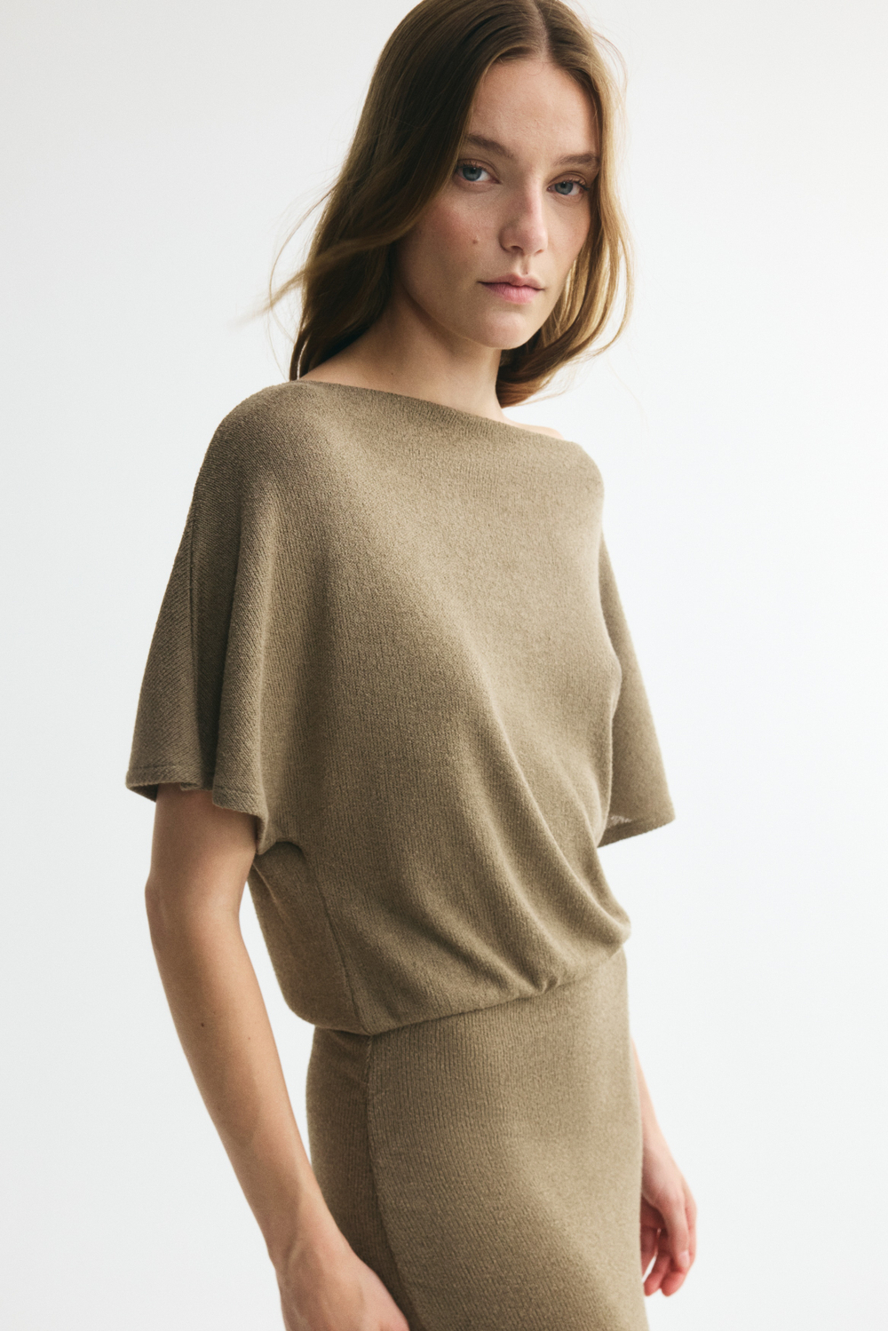 Трикотажное платье с вырезом лодочка - H&M