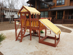 Деревянная игровая площадка для малышей