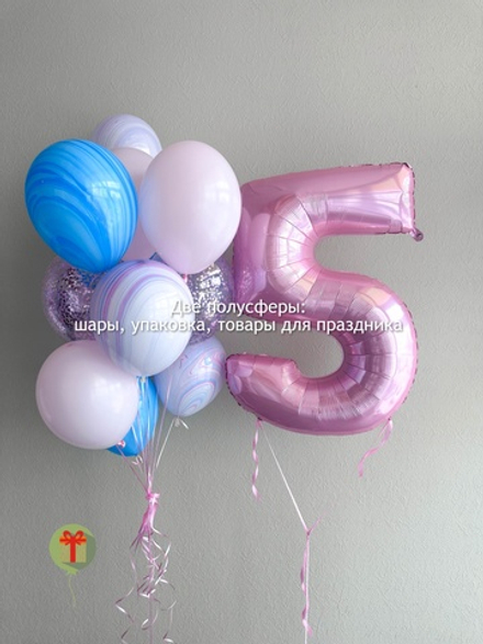 Яркий фонтан с цифрой 5