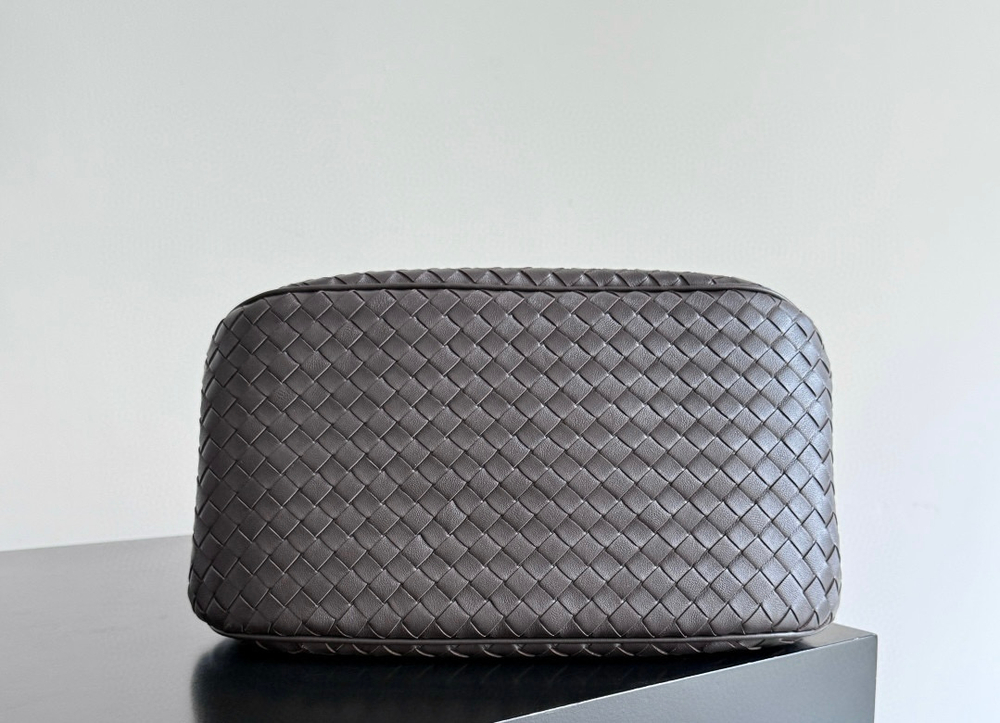 Сумка Bottega Veneta Basket — серо-коричневая — фото 4
