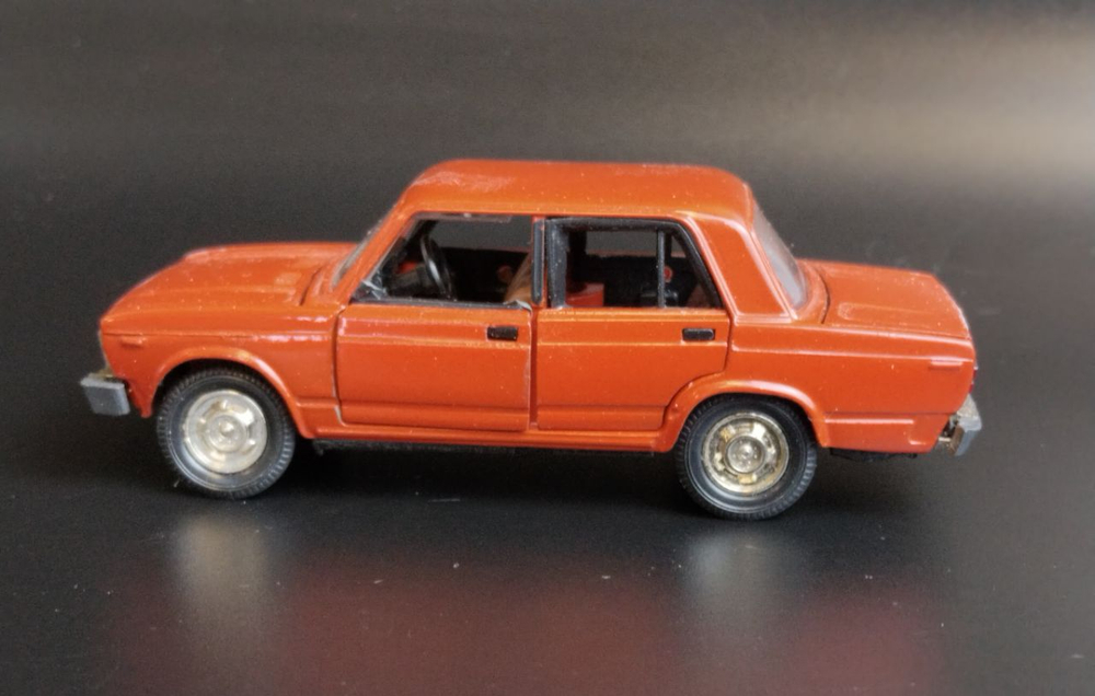 Модель автомобиля "ВАЗ-2105" в масштабе 1:43, родная коробка, металл, пластмасса, СССР, 1970-1990 гг.