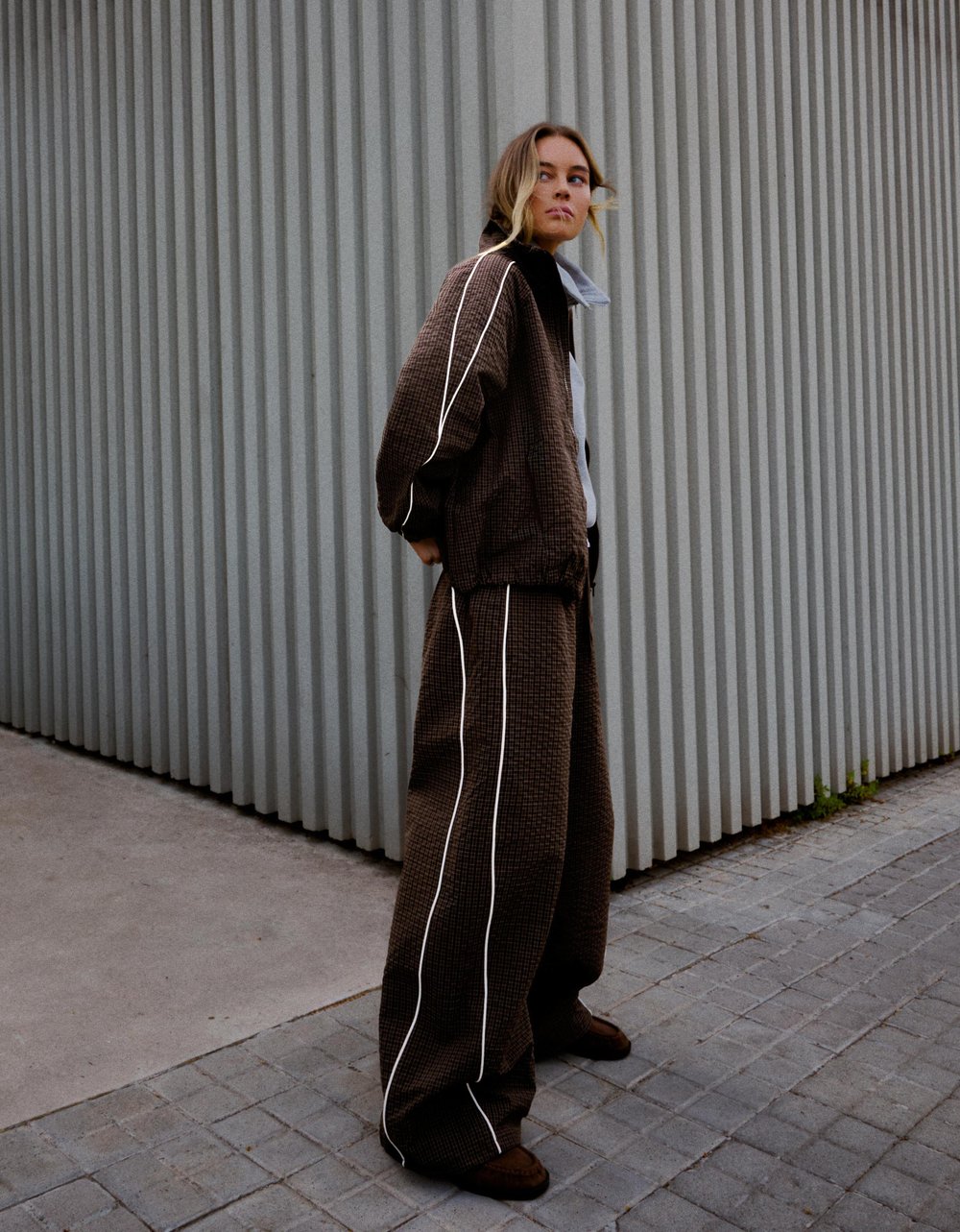 Женская легкая куртка с контрастной отделкой - BERSHKA
