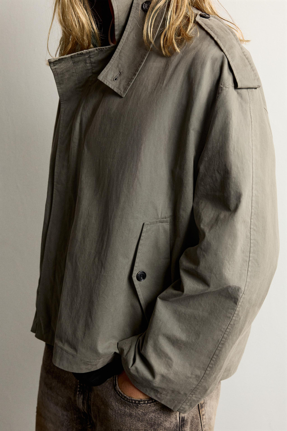 ТЕХНИЧЕСКИЙ ТРЕНЧ CROPPED FIT — ZARA