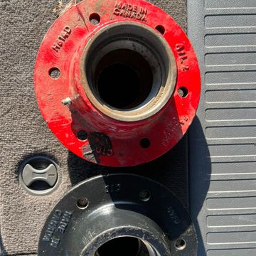 Запчасти Bourgault. Шайба пластинчатая, шланговый канал, болт крепления цилиндра BOURGAULT