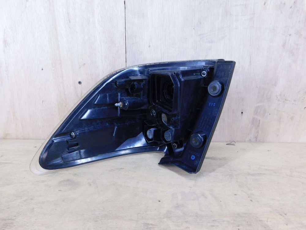 стоп левый Toyota Wish ZGE20 68-19