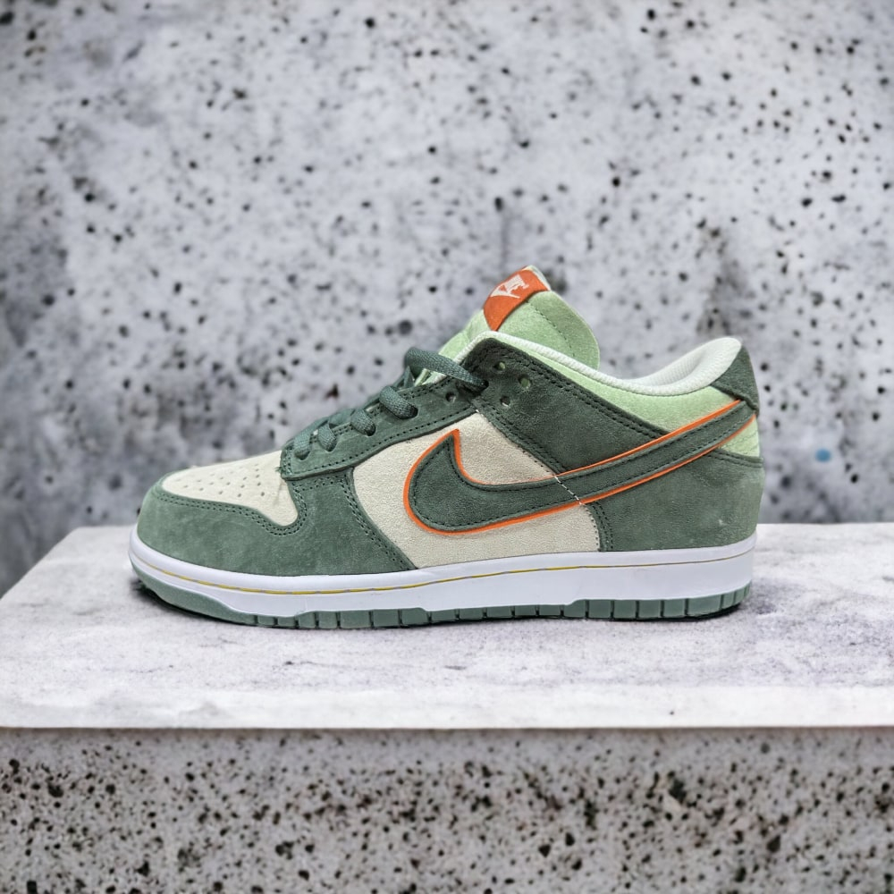 Nike SB Dunk Low • Green