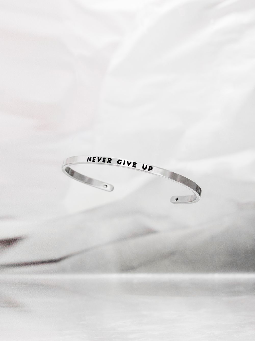 Браслет Никогда не сдавайся / Never Give Up