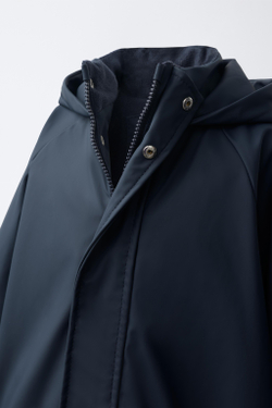 ZARA ПРОРЕЗИНЕННЫЙ НЕПРОМОКАЕМЫЙ ДОЖДЕВИК, МОРСКОЙ СИНИЙ