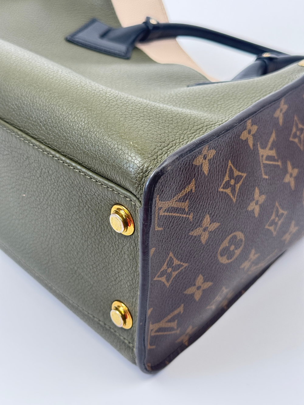 Сумка Louis Vuitton On My Side