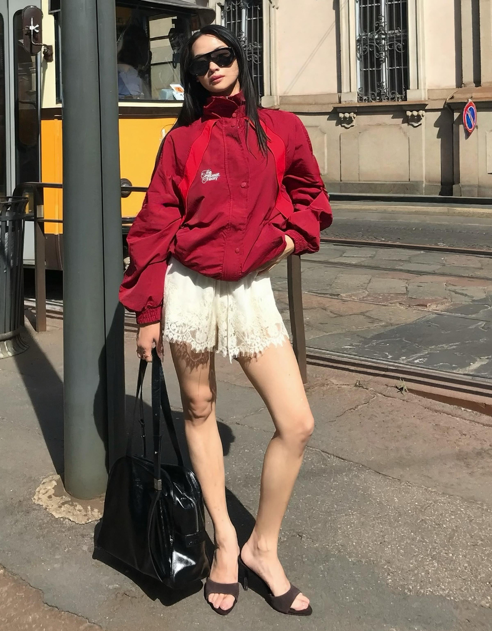 Женская легкая куртка с вышивкой - BERSHKA