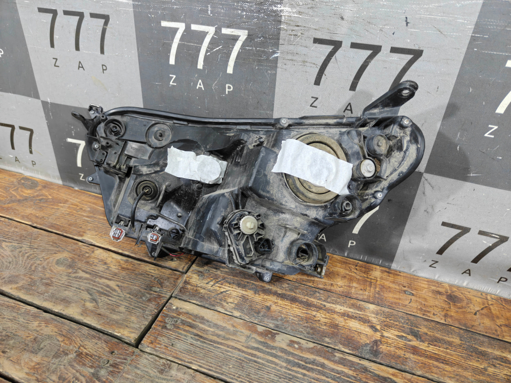 Фара правая галоген Toyota RAV4 IV (XA40) 15-19 Б/У Оригинал 8113042650