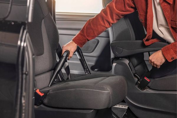 Быстрая уборка в автомобиле с помощью Karcher Быстрая уборка в автомобиле с помощью Karcher