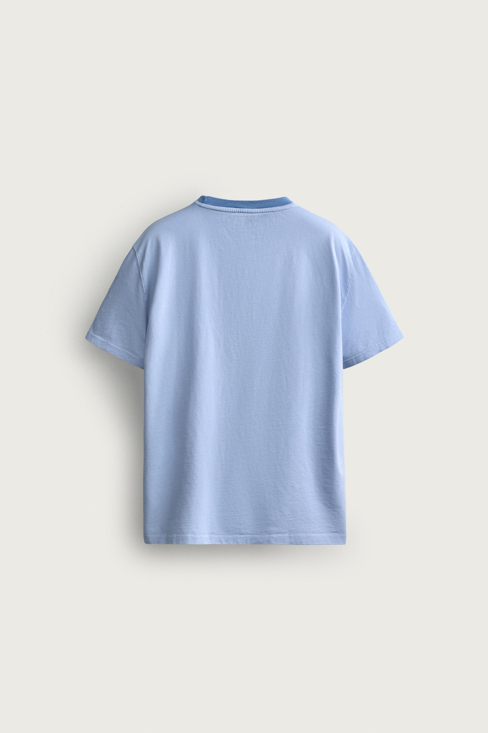 ФУТБОЛКА RELAXED FIT С КОНТРАСТНЫМ ВЫРЕЗОМ — ZARA