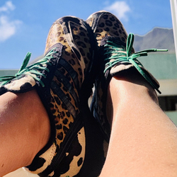 ADIDAS Кроссовки Adizero Adios OG с анималистическим принтом, черный/белый