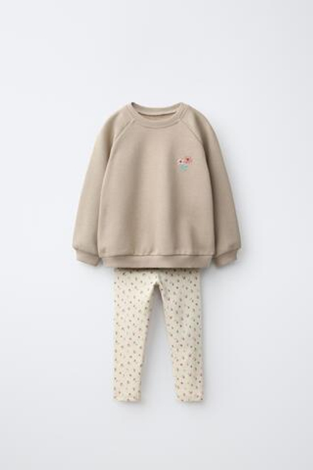 ZARA КОМПЛЕКТ ИЗ ТОЛСТОВКИ И ЛЕГИНСОВ В РУБЧИК С ПРИНТОМ «СЕРДЕЧКИ», ЭКРЮ