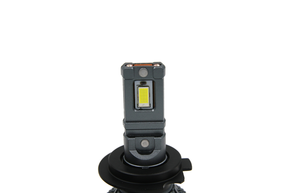 Cветодиодные лампы H7/H18 Aozoom P9 с вентилятором 12V, 52W, 5500K, чип Korea WT52 (комплект, 2шт)
