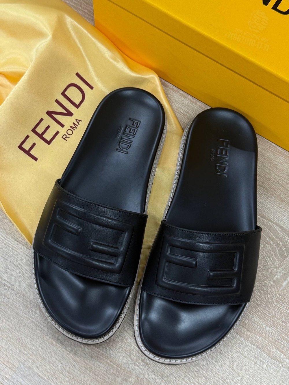 Шлепанцы/Тапочки Fendi