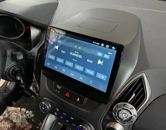Магнитола для Hyundai iХ35, Tucson 2 2009-2015 (штатный усилитель) - Teyes CC4 монитор 10.36" 2K QLED на Android 14, Быстрейшая, Snapdragon 680, DSP, CarPlay, 4G SIM-слот