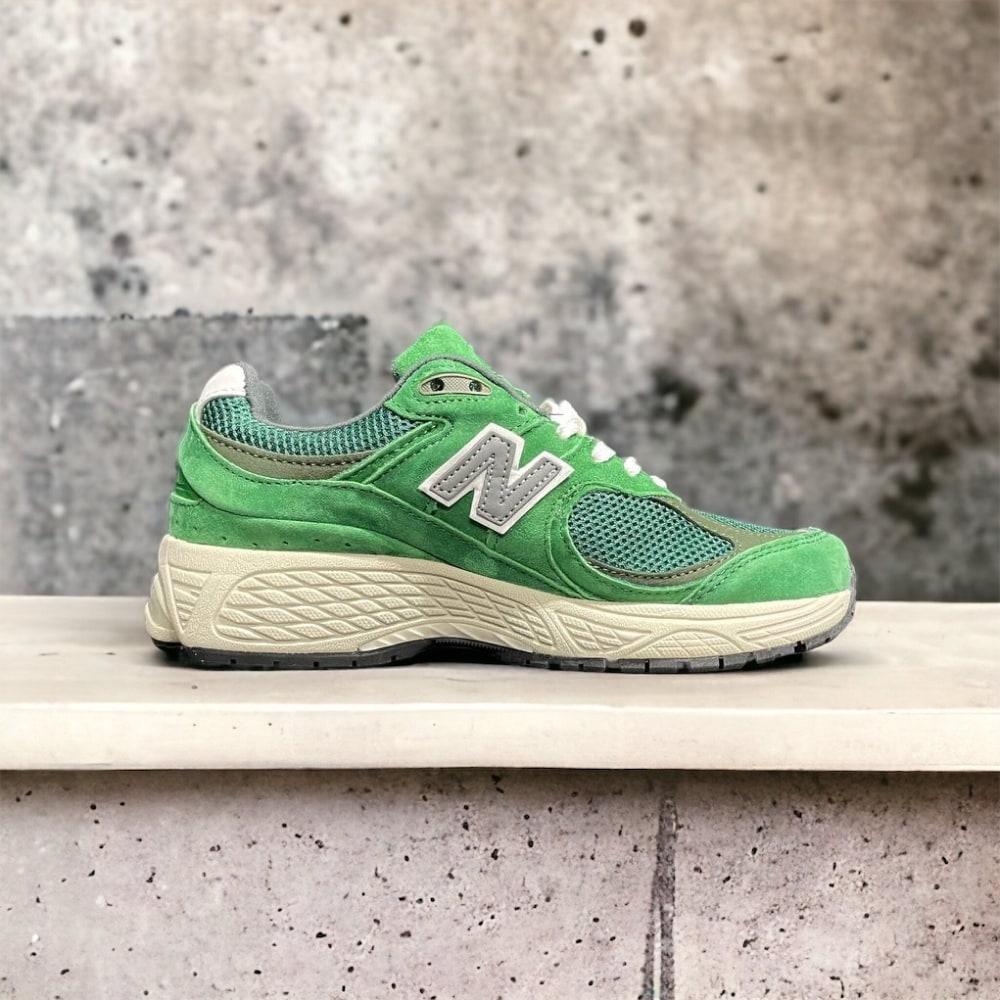 New Balance 2002R • Forest Green