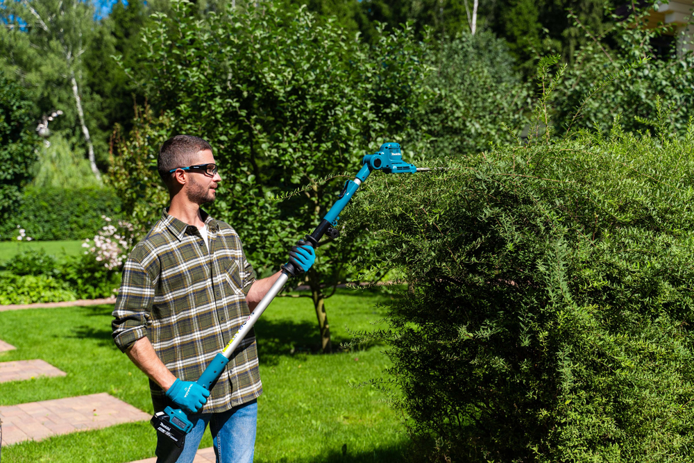 Аккумуляторный штанговый телескопический кусторез Makita DUN461WSF