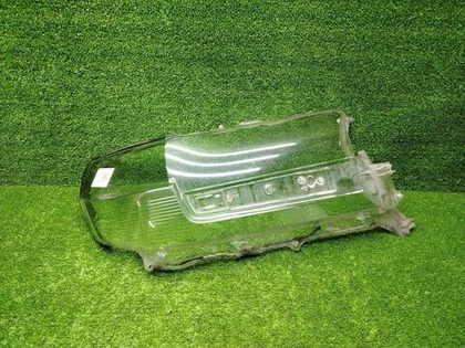 Стекло фары правое Toyota Land Cruiser 200 (15-21)