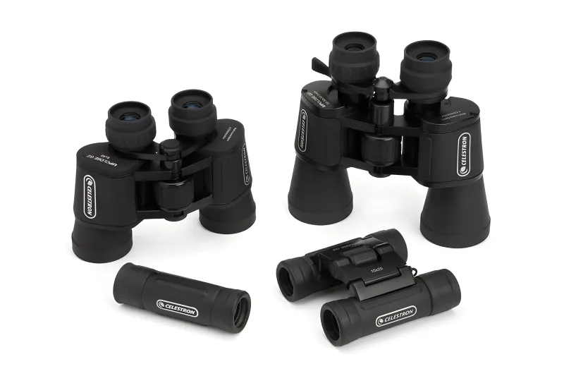Бинокль Celestron UpClose G2 20x50 и другие модели на фоне