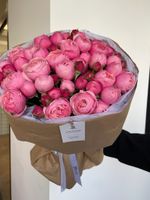 Букет моно с яркой пионовидной кустовой розой