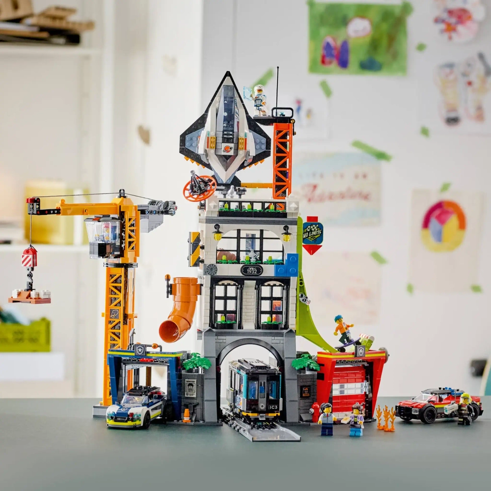 Конструктор LEGO City 60473 Городская башня