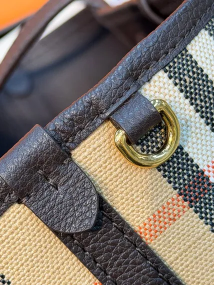 Сумка Burberry Bloomsbury Tote reversible