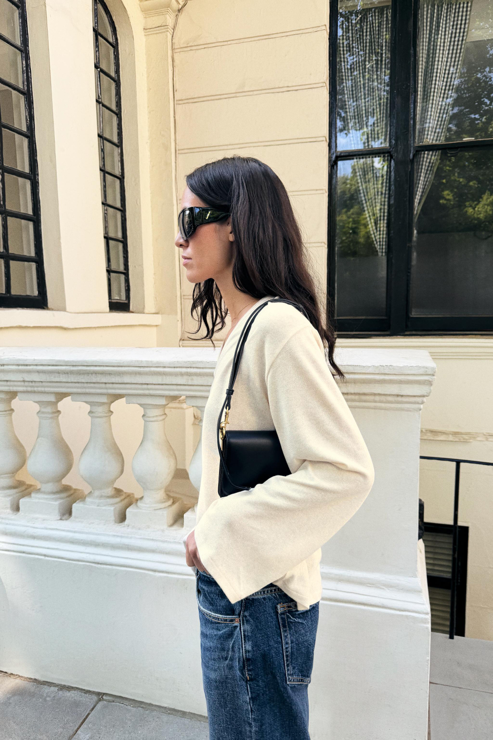 ФУТБОЛКА В СТИЛЕ РУСТИК С V-ОБРАЗНЫМ ВЫРЕЗОМ — ZARA
