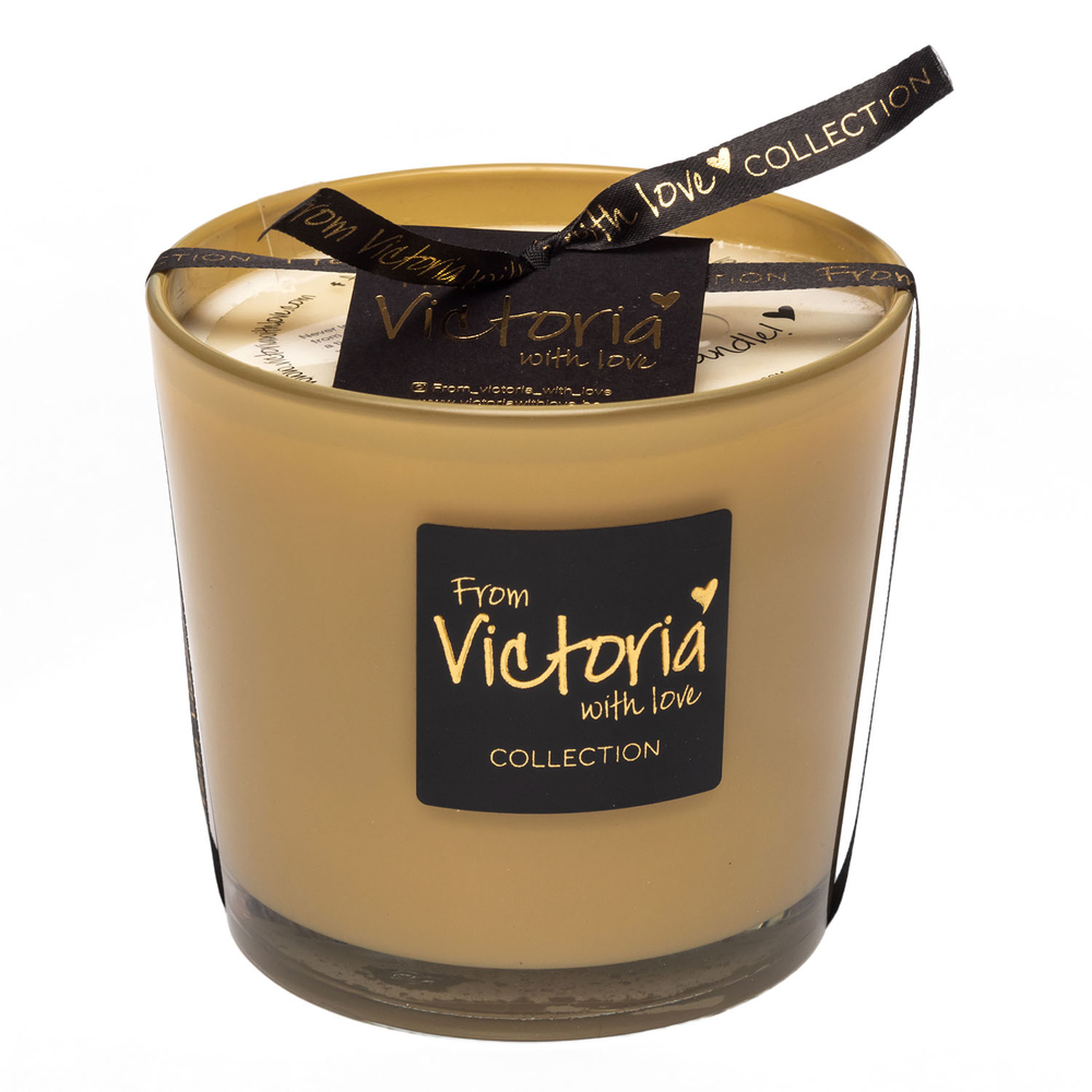 nan Свеча ароматическая Glossy brown Victoria with Love Коричневый