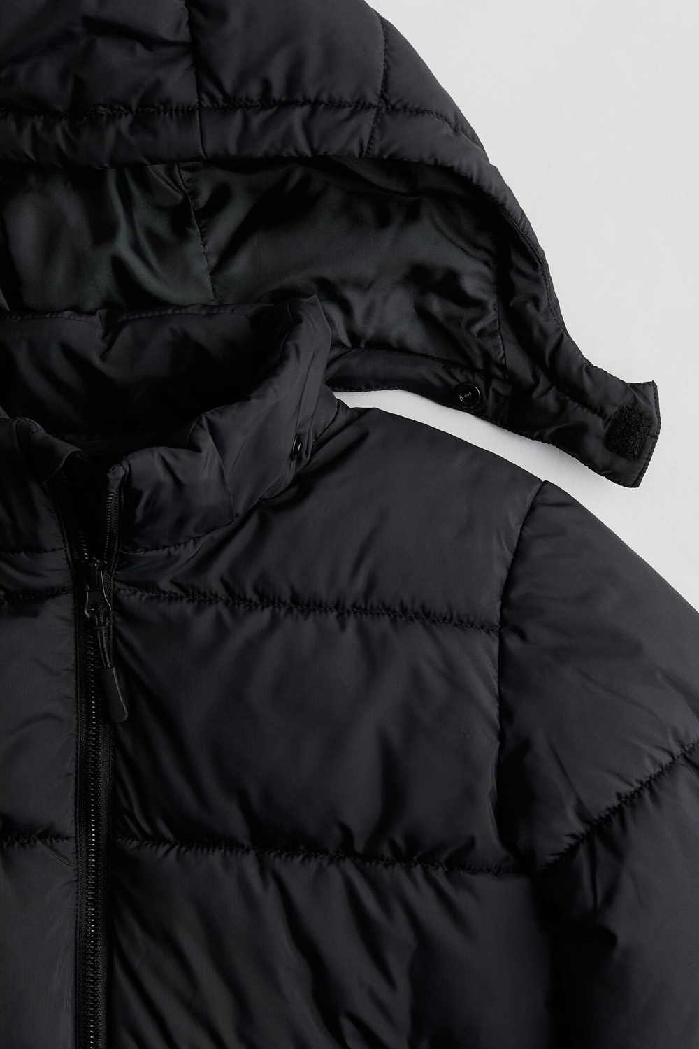 H&M Пуховая куртка с капюшоном, черный