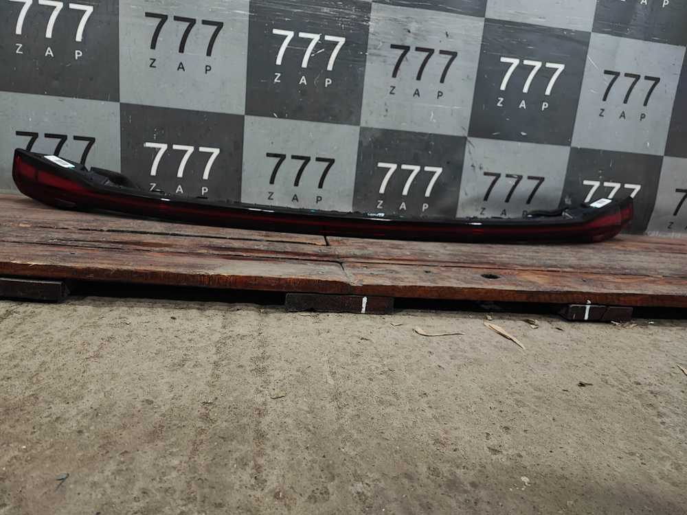 Фонарь задний центральный Geely Coolray 23-нв Б/У Оригинал 7057043800