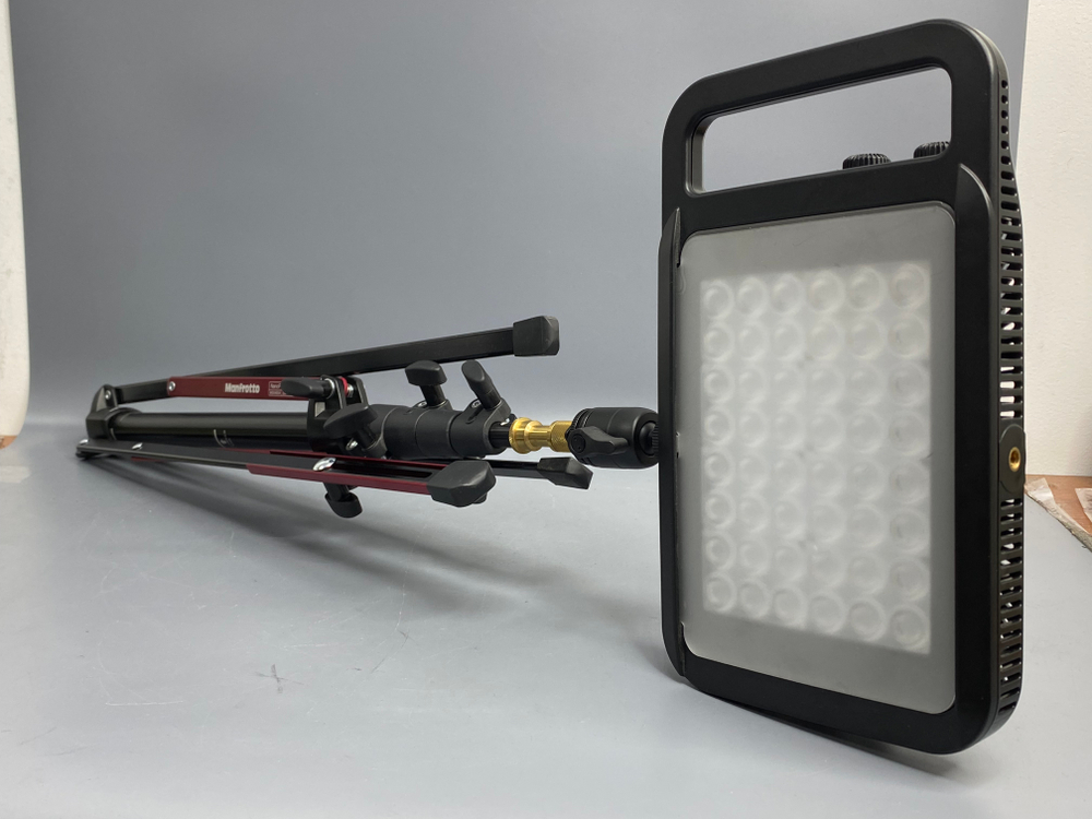 Manfrotto LYKOS Bi-Color LED + штатив