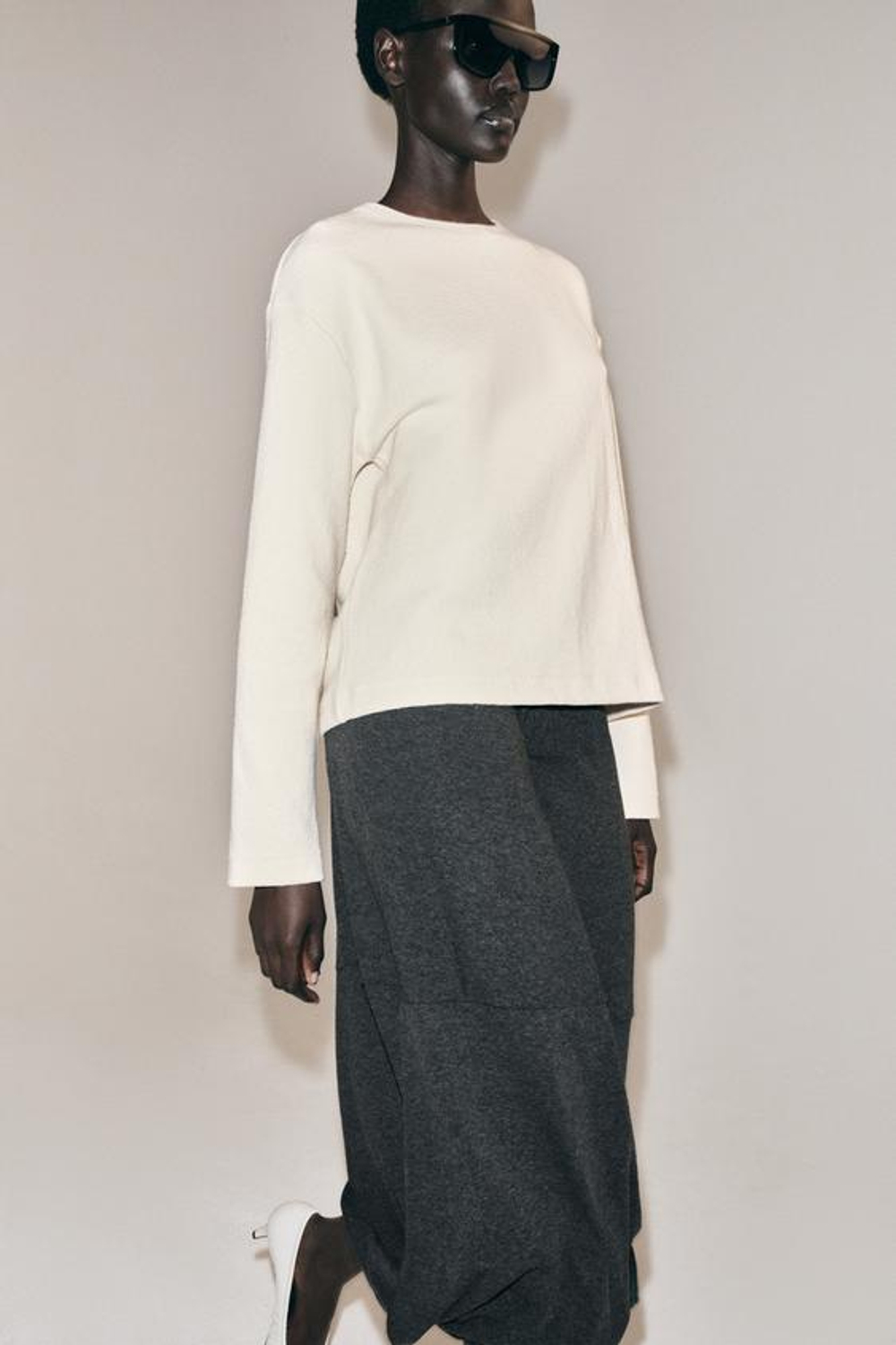 ZARA ЮБКА МИДИ ИЗ МЯГКОЙ ТКАНИ, СЕРЫЙ