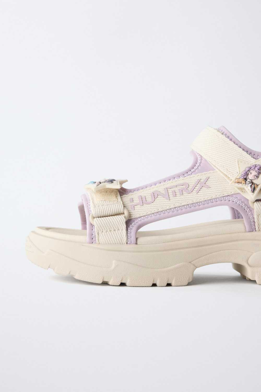 ZARA САНДАЛИИ HUNTRIX KPOP DEMON HUNTERS™ NETFLIX©, БЕЖЕВЫЙ