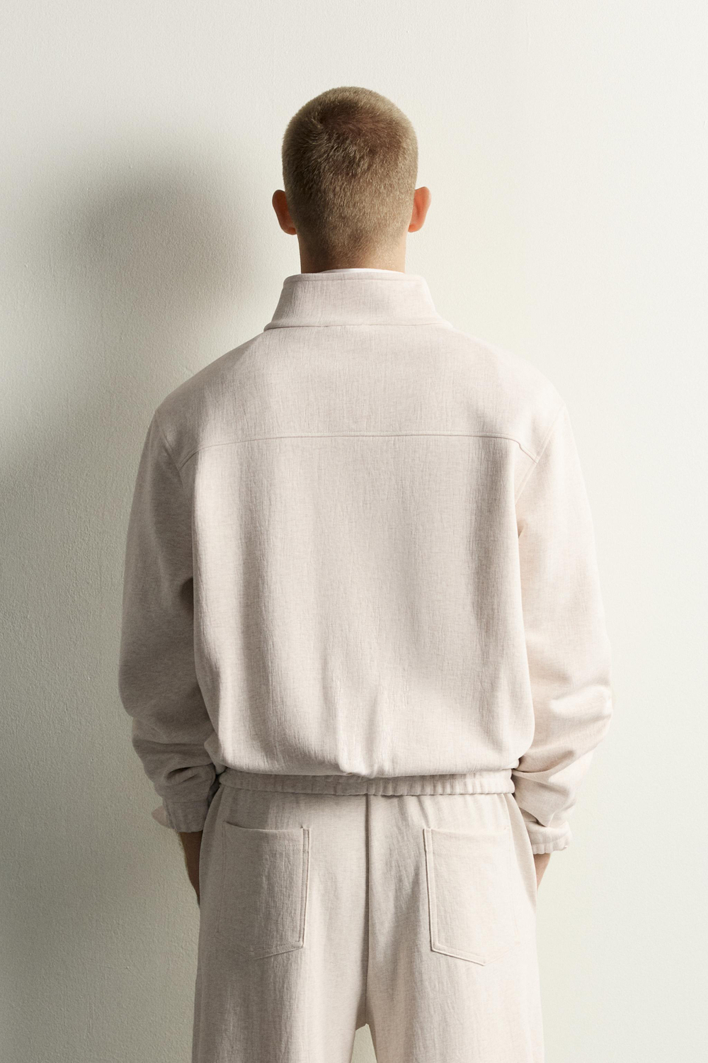 Легкая куртка свободного кроя из рельефной ткани — ZARA