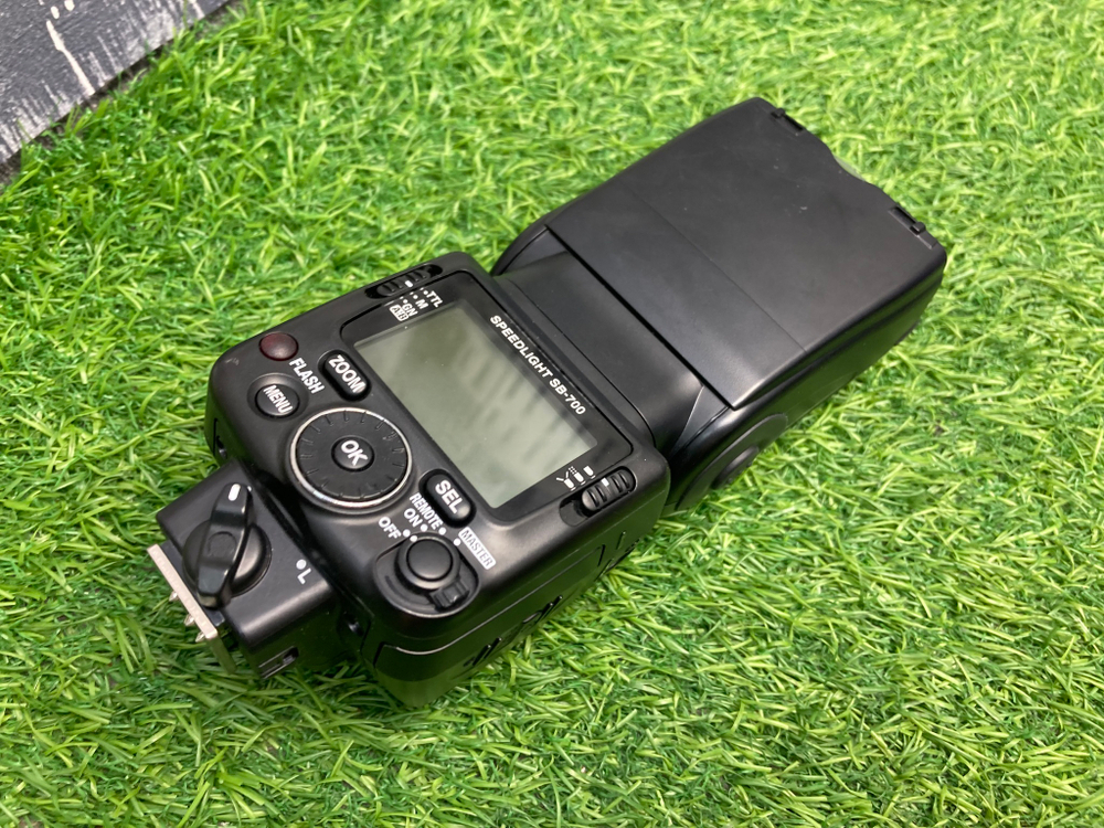 Nikon Speedlight SB-700