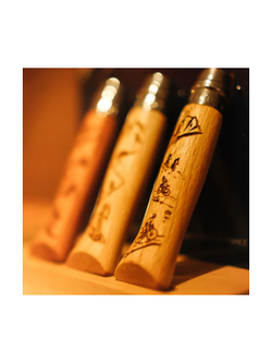 Нож Opinel №8 Alpine adventures, нержавеющая сталь, рукоять дуб, гравировка пеший туризм, 002186