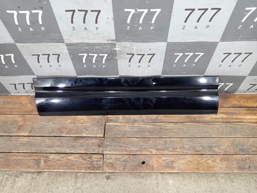 Накладка двери передней левой Land Rover Defender 2 (L663) 19-нв Б/У Оригинал LR146713